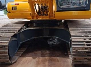 Escavadeira Hidráulica Komatsu PC210 em Juiz de Fora