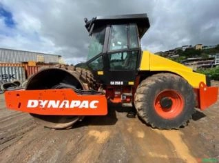 Rolo Compactador Dynapac CA250D 2011 - Juiz de Fora