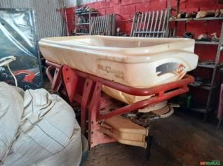 Adubador ACCURA 1600 - Usado