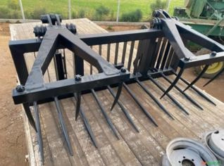 Garfo Transportador de Feno Resistente para Engates