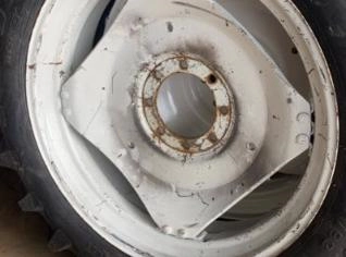 Pneu Agrícola 13.6-38 Pirelli Novo e Montado