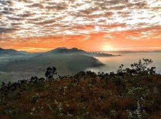 Sítio em São Thomé das Letras, MG - 175m2 Sede de Madeira