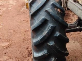 Trator CBT 8060 4x4 ano 1989 com Lâmina