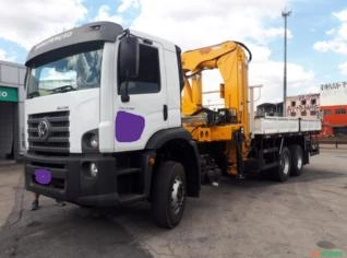 Caminhão VW 31.330 6x4 - 2017/18 em Contagem