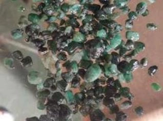 Esmeraldas brutas lindas à venda - 9 mil/kg