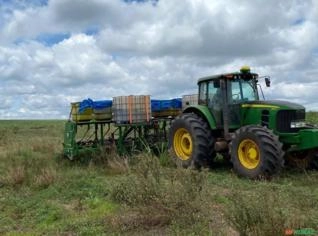 Plantadeira John Deere 2009 - 16 linhas 45cm
