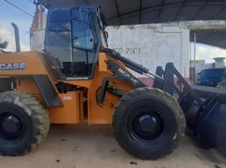 Carregadeira W20-E 2013 com Ar Condicionado