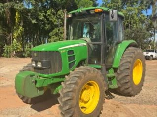 Trator John Deere JD6110J em estado de novo