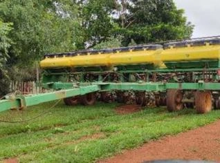 Plantadeira John Deere 2115, 16 Linhas, Ano 2011