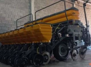 Plantadeira Valtra 9 Linhas Compacta Modelo 0905M
