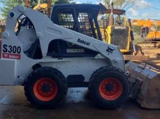 BobCat S300 2011 - Revisada, Pneus Novos, Único Dono