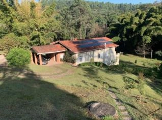 Sítio de 26 mil m² com piscina e casa ampla em Itapevi