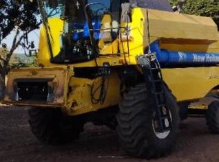 Colheitadeira New Holland TC 5070 2011 Semi Nova