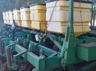 Plantadeira John Deere 13 Linhas 2005 - Ótimo Estado