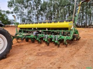 Plantadeira John Deere 15 Linhas - Ano 2010
