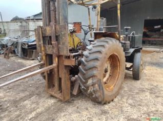 Trator CBT 1105 4x2 com Empilhadeira - Ano 50