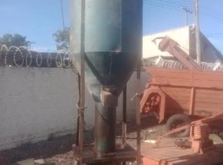 Misturador de Ração 1.000 kg com Motor
