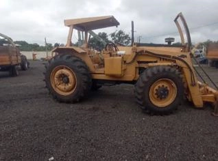 Trator Valtra 118 4x4 com lâmina - Itirapina, SP