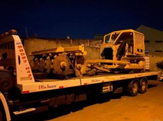 Trator D4 E com Grade Pesada