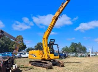 Escavadeira 14t Usada - Itapetininga, SP