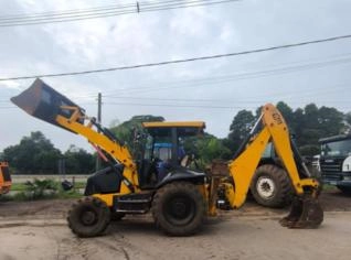 Retroescavadeira JCB 3C 4X4 - 2011 - Motor Zero