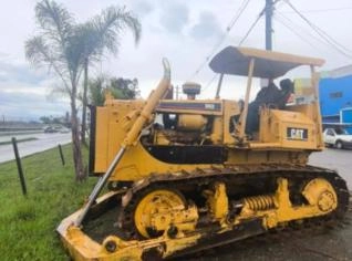Trator de Esteira CAT D6D em Itapetininga