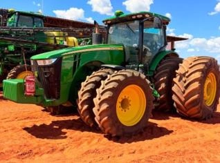 Trator John Deere 8400R 2023 - Excelente Estado