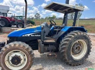 Trator New Holland TL 75 - 2004 - 8 mil horas