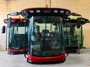 Cabinas Case 8810 e JD CH570 em Sertãozinho