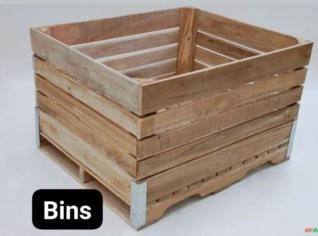 Caixa Bin de Madeira com Cantoneiras de Ferro