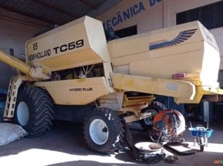 Colheitadeira New Holland TC 59 - 2002, 23 pés