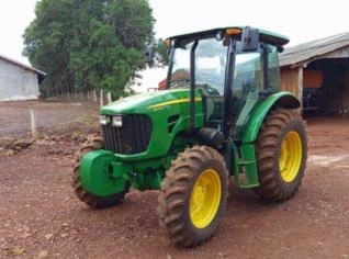 Trator John Deere 5078E - Ano 2016