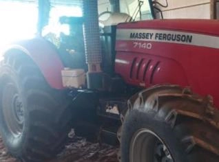 Trator Massey Ferguson MF 7140 - 2014 - R$ 190.000