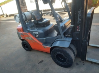 Empilhadeira Toyota 8FG25 Triplex 2,5 Ton 6m