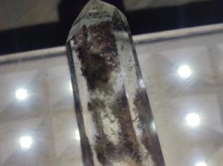 Cristal Verde com Lodo Raro e Chamativo