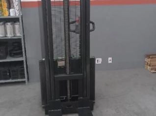 Empilhadeira Elétrica Modelo EST152