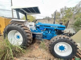 Trator New Holland 5630 em São José dos Campos