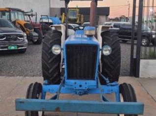 Trator Ford 4600 - Pronto para Trabalho em Penápolis