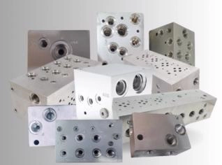 Bloco Manifold 445495A1 - Colheitadeira Case