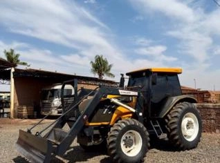 Trator Valtra BM 110 2016 com Cabine - R$240.000
