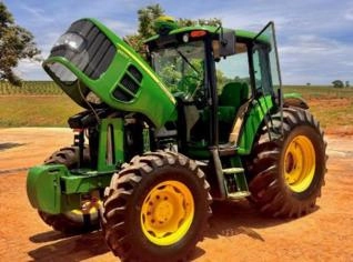 Trator John Deere 6100j - 2017 em Goiás