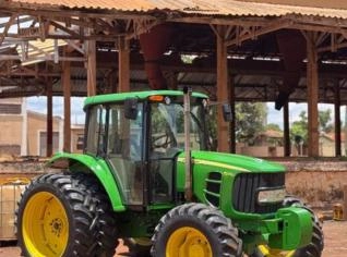 Trator John Deere 6125j 2017 - Único Dono