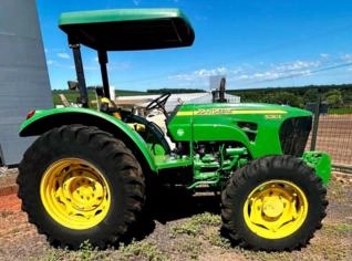 Trator John Deere 5090E 2015 em Santa Catarina