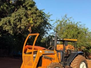 Trator Valtra 1580 - 2002 em Uberaba