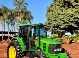 Trator John Deere 6100 J 2022 - Excelente Estado