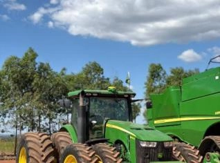 Trator John Deere 8400R 2023 - Araguaína