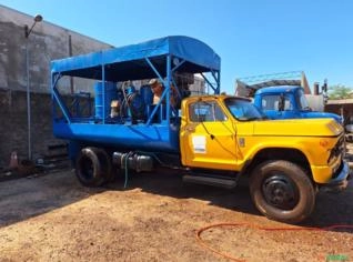 Caminhão Chevrolet D60 4000 litros