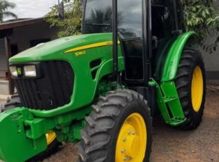 Trator John Deere 5085E 4x4 - 85cv - Revisado