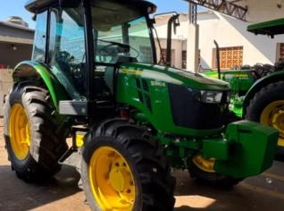 Trator John Deere 5080E 4x4 - Apenas 1.401 horas