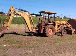 Retroescavadeira Case MX 750 à Venda